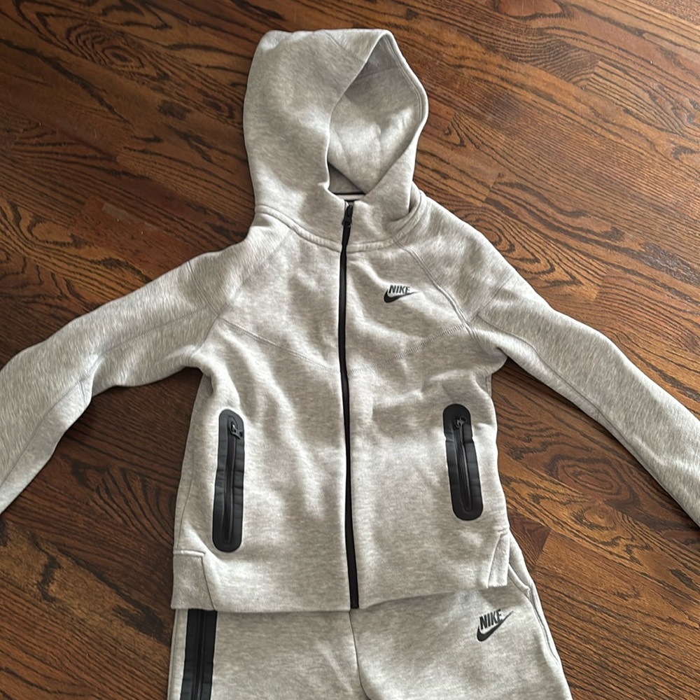 Boys Nike Tech set